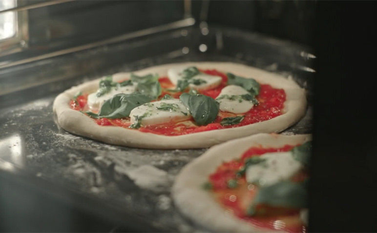 Духовой шкаф с паром Electrolux Intuit 900 SteamPro