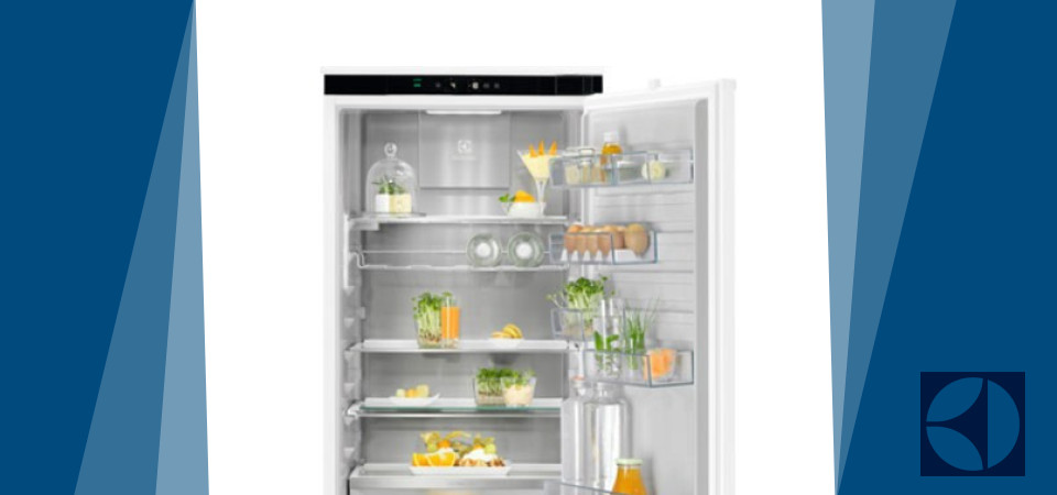 Как перевесить дверь холодильника Electrolux