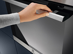 Духовой шкаф Electrolux OEM3H40TX