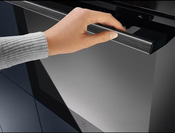 Духовой шкаф Electrolux EOB7S31Z preview 4