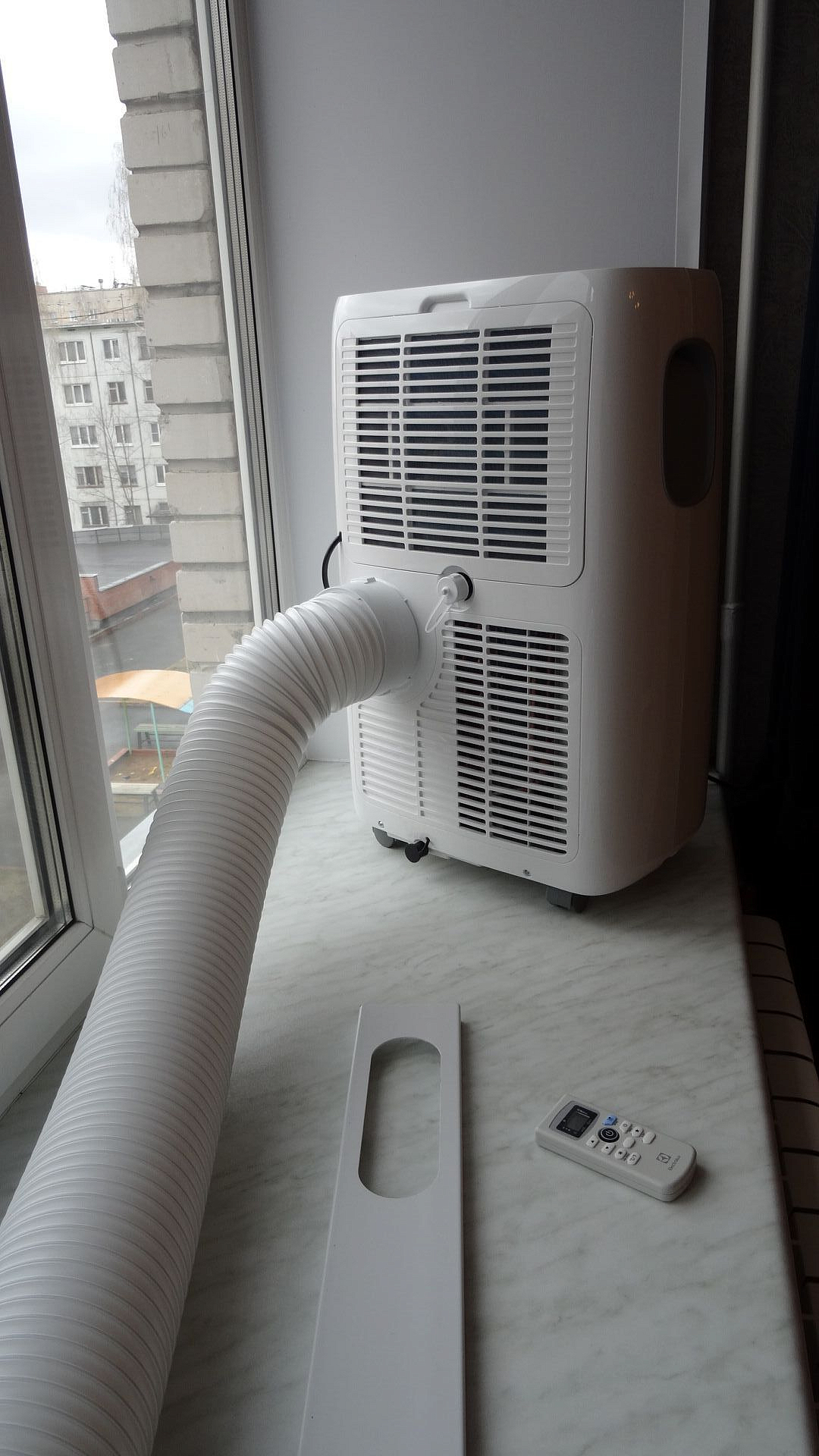 Мобильный кондиционер Electrolux EACM-8 CL/N3 preview 3