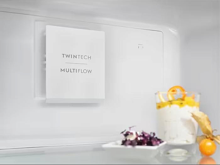 Холодильник Electrolux LNC7ME32W2 preview 9