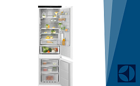 Как перевесить дверь холодильника Electrolux