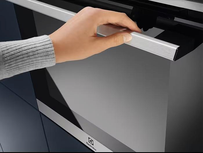 Духовой шкаф Electrolux EOC5E70X preview 5