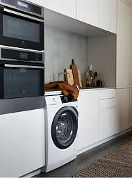 Стирально-сушильная машина Electrolux EW7WR4684W