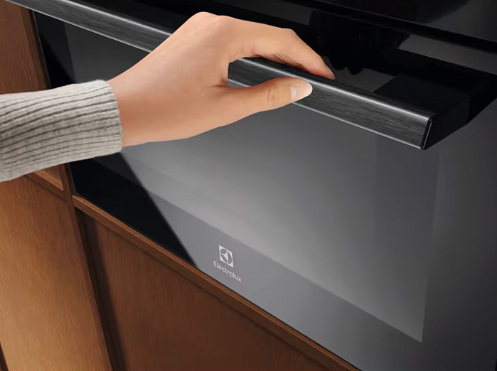 Встраиваемая микроволновая печь Electrolux LVM9E2XZ preview 4