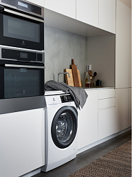 Стирально-сушильная машина Electrolux EW8WR261B
