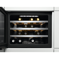 Встраиваемый винный шкаф Electrolux ERW 0670 A